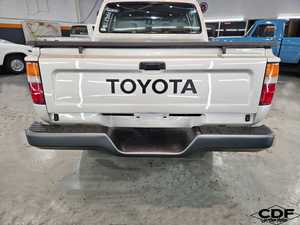 Camioneta Hilux Usada 2017, Volante a la Izquierda, Motor Turbo, Neumáticos R18, Asientos de Tela, Ligera, 100% en Perfecto Estado, Sin Accidentes - Product Image 3