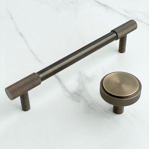 Poignée de tirage en métal pour portes d'armoires de cuisine avec finition durable pour les besoins de style de décoration intérieure moderne - Product Image 2