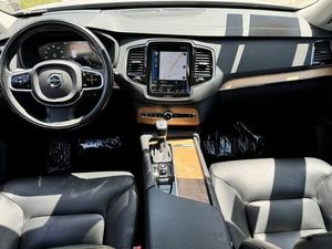 Offre exceptionnelle : Volvo XC90 T6 MomenTUM 7 places AWD d'occasion 2022 - Product Image 5