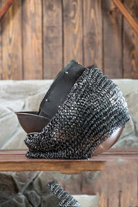 หมวกนักรบไวกิ้งคุณภาพดีที่สุด ทำด้วยมือ เหล็กกล้าคาร์บอนสูง รับผลิตตามแบบ (OEM) สายทองเหลือง ปรับแต่งสีได้ ด้ามจับสแตนเลส สำหรับใช้เอง - Product Image 2