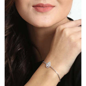 CLARA สร้อยข้อมือเงินแท้ 925 รูปทรงลูกแพร์ประดับเพชรซิร์โคเนียสวิส ของขวัญสุดเก๋สำหรับผู้หญิงและเด็กผู้หญิง - Product Image 4