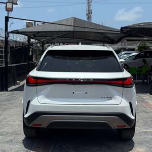 SUV Utilitaire de Luxe d'Occasion 2025 Modèle 350 Performance - Product Image 4