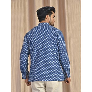เสื้อคุร์ต้าผ้าฝ้ายป๊อปลินสีน้ำเงินพิมพ์ลายสำหรับผู้ชาย เสื้อเชิ้ตแขนยาวลำลอง ระบายอากาศได้ดีและสวมใส่สบาย - Product Image 6