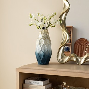 Pequeño jarrón de metal con acabado antiguo opulento, sala de estar decorativo para elegante acento, entrada, mesa de comedor y decoración interior - Product Image 2