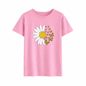 T-shirt graphique rose personnalisé pour femme, imprimé marguerite et papillon, en coton décontracté - Product Image 1