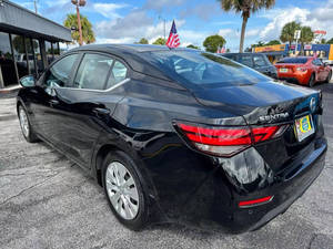 Prístino limpio 2021 Nissan Sentra - Product Image 2