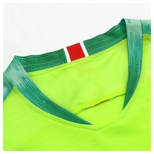 Vente en gros sur mesure Oem nouveau design d'uniforme de football avec un tissu de qualité supérieure respirant à séchage rapide avec logo et taille personnalisés - Product Image 3