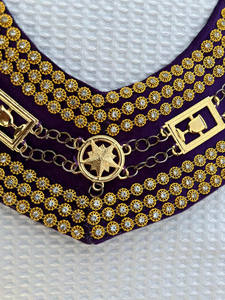 Collier de chaîne de Grande Loge vintage maçonnique, rectangulaire, plaqué or, en tissu de velours avec dos violet, haute qualité - Product Image 5