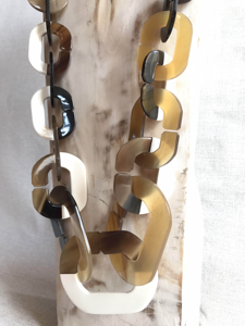 Collar de Cuerno de Búfalo Hecho a Mano Ecológico y de Venta Caliente, Joyería Moderna y Elegante para Mujer a Precios de Mayoreo, Artesanía Saniya - Product Image 4