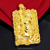 Pendentif masculin en laiton plaqué or, creux, imposant, avec motif Guan Gong atmosphérique et or alluvial Xiangyun