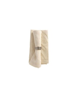 Anneaux de serviette en fer résistant à la rouille avec un look martelé classique pour une décoration de salle à manger raffinée et un style de cuisine de campagne. - Product Image 2