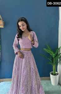 Dernières collections de vêtements pour femmes, lehenga choli fantaisie avec des diamants et des paillettes pour les mariages et les soirées - Product Image 3