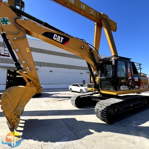 Vente flash : Excavatrice d'occasion Caterpillar CAT323D2L de haute qualité, en stock, modèle mini Hitachi ZX70, moteur Cummins, 8-10 tonnes de puissance de travail - Product Image 4