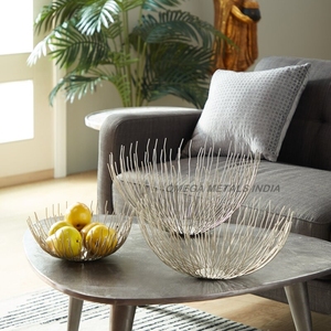 Cuenco de metal dorado de últimos diseños con forma elegante y curva larga, perfecto para un hogar elegante, acentos decorativos contemporáneos de estilo elegante - Product Image 4