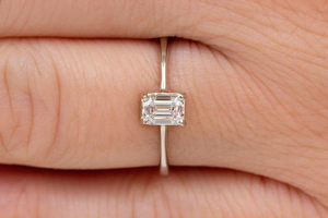 Bague de fiançailles solitaire en diamant de laboratoire taille émeraude 0,50 CT, pierre centrale certifiée, design moderne à bande fine - Product Image 3