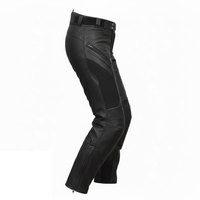 Pantalon en cuir pour motard homme, finition lisse, avec poches fonctionnelles pour un confort de conduite optimal
