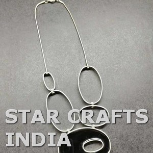 Festive Designer Noël À La Main Pendentif Chaîne Collier D'été À La Mode Unisexe Bijoux Hommes Femmes De La STAR CRAFTS INDE - Product Image 4