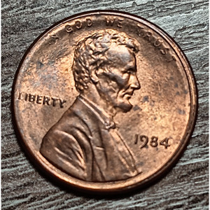 Pièce de monnaie Lincoln de 1984 avec erreur de gravure « IN GOD WE TRUST » et erreur de bordure – Boîtes mystères uniques à collectionner - Product Image 1