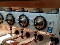 Machine de fraisage CNC 5 axes pour le travail du bois, pour la fabrication de pieds de meubles, pieds de chaise, pieds de table, balustres d'escalier et la sculpture 3D ronde sur bois