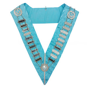 Col en cuir brodé turquoise moiré motif carré règlement anglais avec badge à coudre - Product Image 3