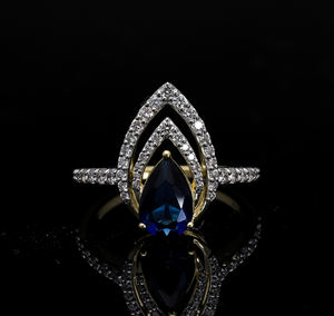 Bague classique plaquée or rhodié 14 carats avec diamant en forme de poire, double halo de diamants marquise, déclaration audacieuse, élégance de soirée, bande pavée - Product Image 4