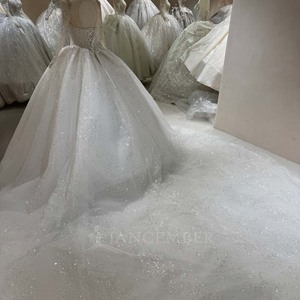 DW0198 Impresionante Vestido de Novia Moderno con Cuello en V, Manga Larga, Cola de Capilla, Encaje, Flores de Cristal, para Mujer - Product Image 3