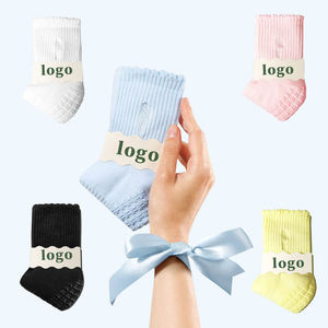 Calcetines personalizados con agarre de Yoga para mujeres jóvenes al por mayor con puños de diseño de corazón de color, Calcetines antideslizantes transpirables de algodón respetuosos con el medio ambiente para Pilates - Product Image 5