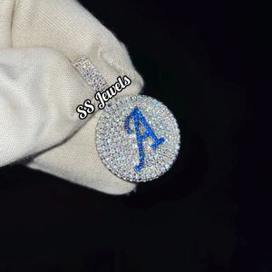 Colgante de Plata de Ley y Oro con Letra de Diamante Cultivado en Laboratorio VVS, Corte Brillante, Gema Azul, Estilo Hip Hop, Delicado, Unisex - Product Image 1