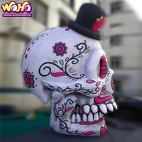 Tête de crâne gonflable avec un chapeau, décoration de squelette d'halloween