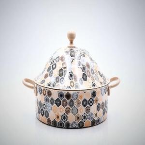 Chauffe-plat de luxe rond avec motif gravé en métal Hot Pot et casserole en acier inoxydable en métal - Product Image 1