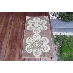 Alfombra turca vintage, alfombra de 1.8x3.3 pies, alfombra de lana marrón y blanca con motivos de plantas y árboles - Product Image 1