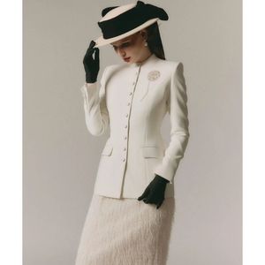 Chaqueta Milana de alta calidad para mujer Estilo elegante Hecho en tela de lana de Vietnam con decoración de perlas Servicios ODM disponibles - Product Image 2