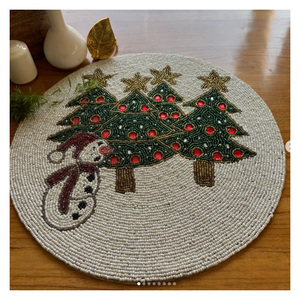 Set de table rond en verre perlé, vert crème à rayures, bord festonné, sous-plat en raphia, pour Noël et les fêtes, pour la maison et les hôtels - Product Image 3