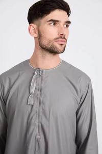 OEM 2025 Vêtements islamiques arabes de haute qualité Dubaï Thawb Jubba pour hommes à manches courtes Thobes ethniques Couleur unie Thobe musulman pour hommes - Product Image 4