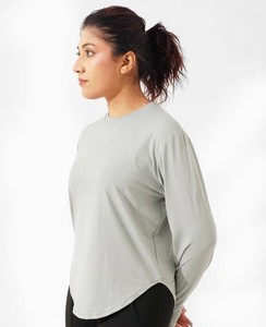 Vente en gros d'usine de t-shirts pour femmes à séchage rapide anti-rétrécissement respirant confortable couleur unie col rond t-shirts OEM à manches longues - Product Image 3