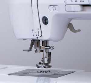 Máquina de Coser y Bordar Computarizada para el Hogar ZY1950N, Cabezal Único, Múltiples Puntadas, con Motor y Engranaje Confiables - Product Image 6