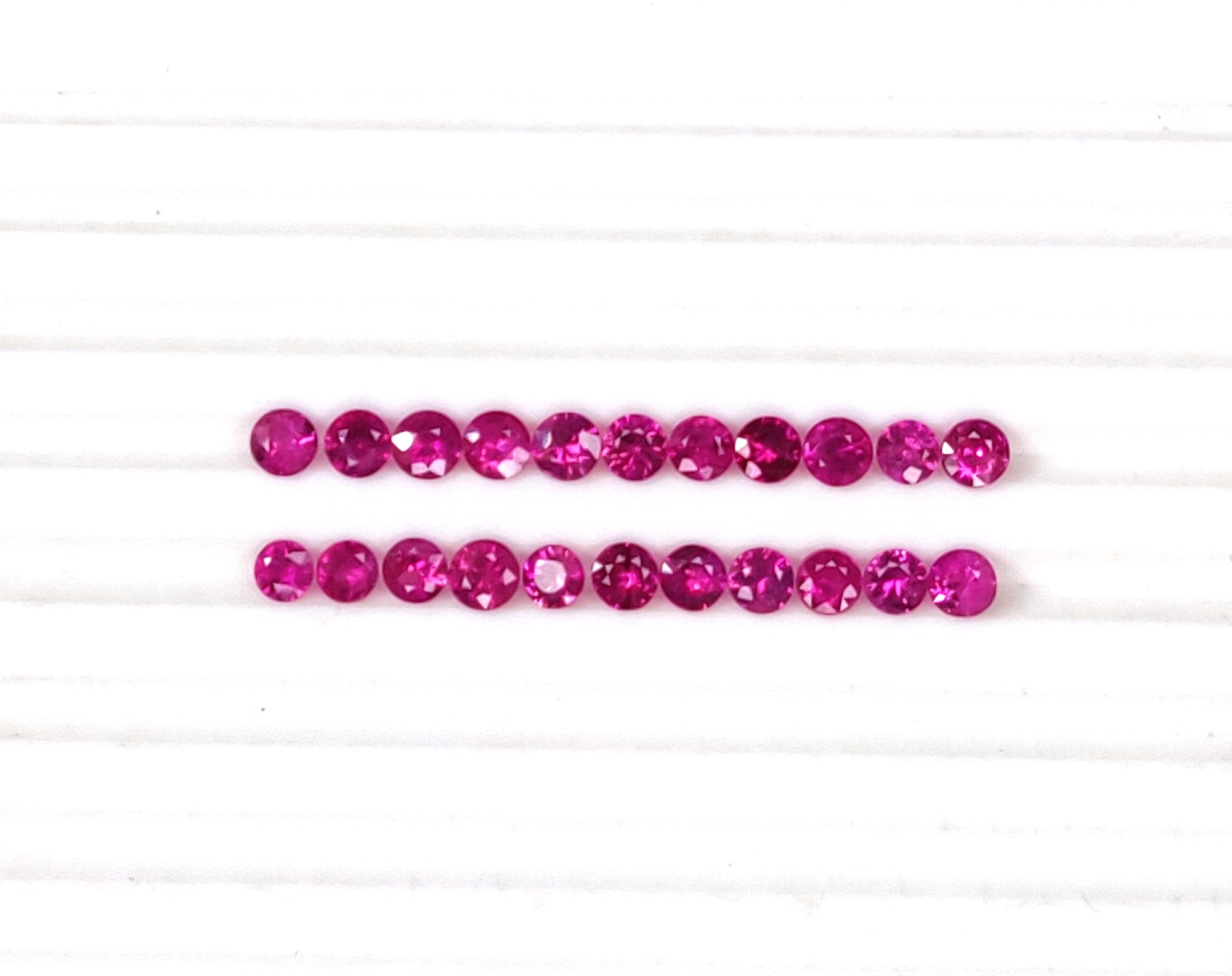 สีชมพูแดง