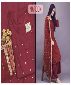 Saree à la mode Kanchipuram avec des ornements en diamants riches et des détails à volants. - Product Image 4