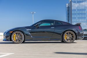 Nissan GT-R T-spec 2021, faible kilométrage, boîte de vitesses automatique, direction à gauche, pneus R20, état sombre - Product Image 5