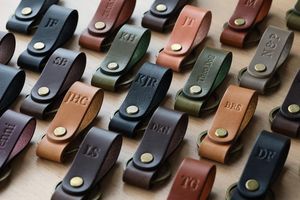 Porte-clés vintage en cuir italien fait main de qualité supérieure, forme ovale durable, porte-clés gravé avec des initiales, cadeau promotionnel personnalisé - Product Image 3
