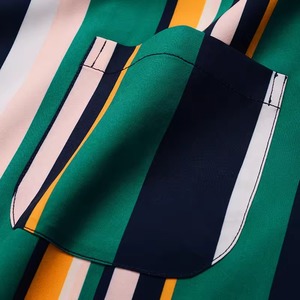 เสื้อเชิ้ตผู้ชายสีสันสดใส ปกคอพับ ทรงลำลอง สวมใส่สบาย ตกแต่งกระดุมสีเขียว เหลือง กรมท่า ชมพู ผลิตจากผ้าฝ้าย 100% - Product Image 4