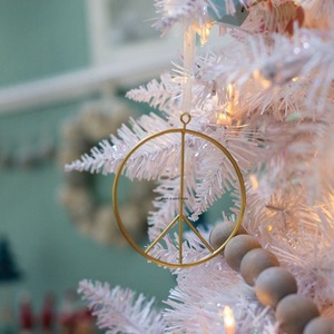 El arte de pared del signo de la paz de metal recién llegado eleva su hogar con una alta durabilidad, símbolo atemporal de unidad y tranquilidad - Product Image 3