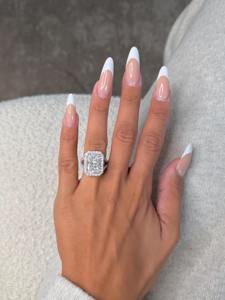 Anillo de Diamante Cultivado en Laboratorio con Corte Radiante de 9.00 Quilates, Halo Pavé y Aro Dividido, Certificado IGI, Oro Blanco de 18k, Certificado IGI Promise - Product Image 2