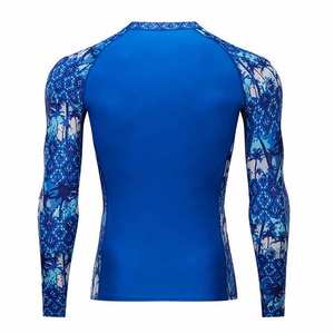 Chemise de compression de sport durable pour hommes, tissu extensible à séchage rapide, MMA BJJ, vêtements d'entraînement de surf avec logo personnalisé, vente en gros - Product Image 3