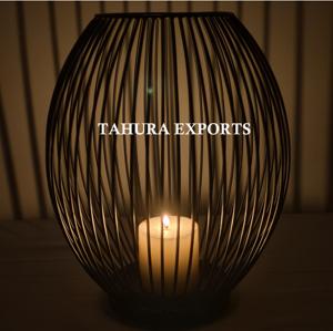 Grand bougeoir à cage ornée en métal noir idéal pour l'éclairage ambiant avec une touche de sophistication, de charme et de valeur décorative - Product Image 5