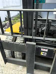 Chariot élévateur Komatsu FD70 d'occasion de 7 tonnes de fabrication japonaise de haute qualité à vendre, alimenté au diesel - Product Image 5