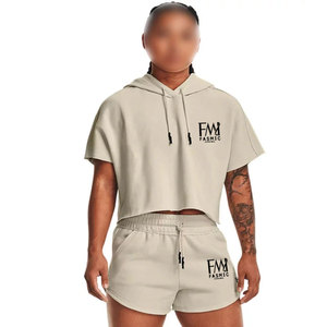 Ensemble décontracté d'été pour femmes grandes tailles : crop top à capuche et short, 100 % coton doublé, deux pièces, logo personnalisé imprimé - Product Image 4