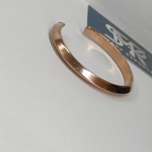 Bracelet jonc ouvert en cuivre élégant, traditionnel et minimaliste, fait main, réglable, léger, unisexe, pour le quotidien et les cadeaux - Product Image 2