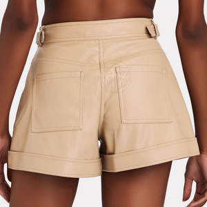 Shorts en cuir écologiques respirants au toucher doux, coupe classique avec une texture lisse et un design confortable - Product Image 4