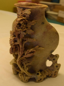 Escultura de tortuga grande de piedra jabonosa verde oscuro con segmentos de caparazón tallados. Disponible a precios de mayoreo - Product Image 6